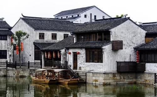 逃离森林湖畔